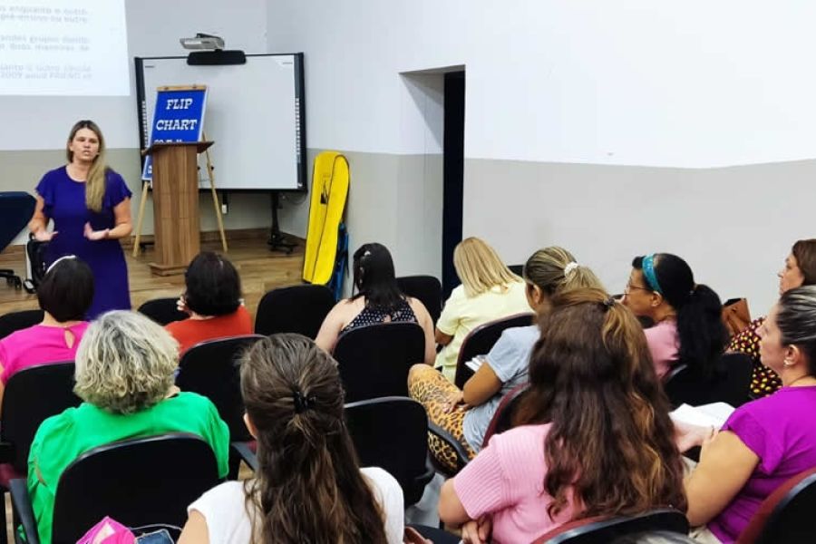 Educadores discutem inclusão nas escolas municipais